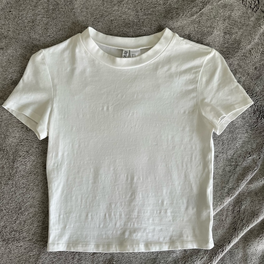 Basic white short-sleeved top (M)